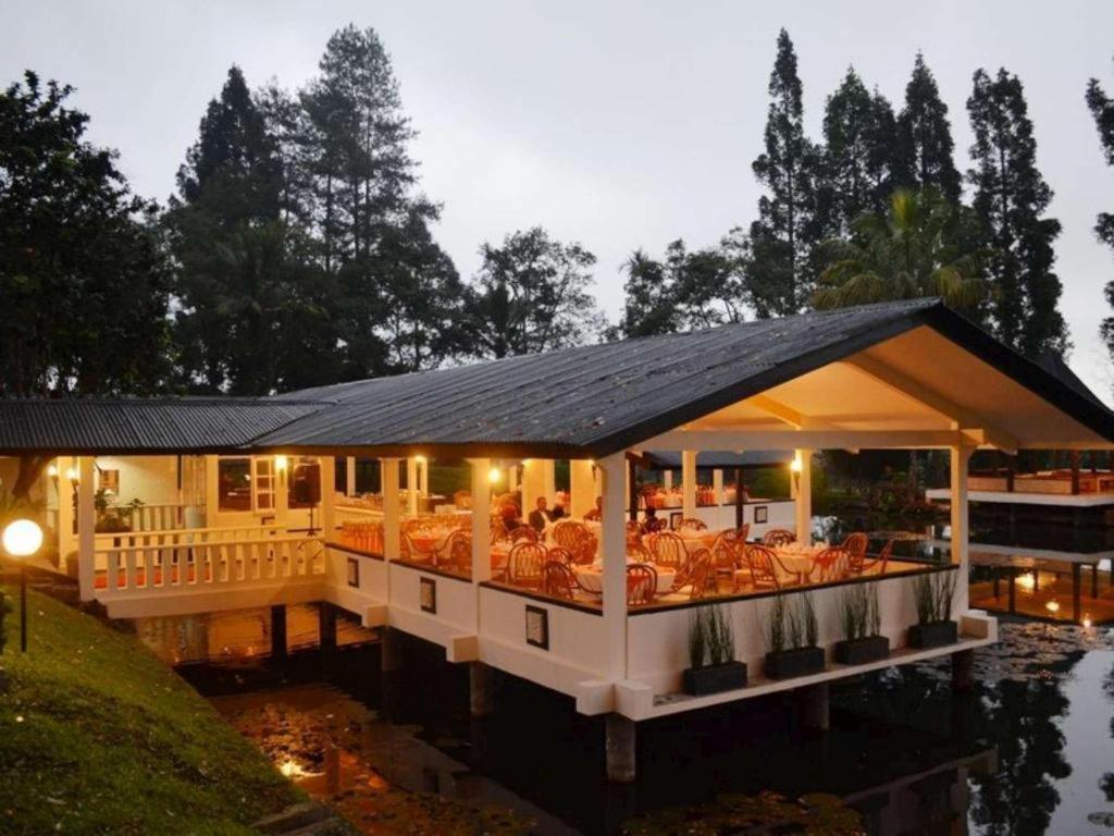 Selabintana Conference Resort Sukabumi Bagian luar foto