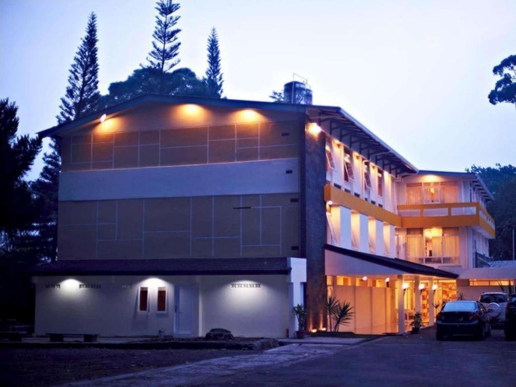 Selabintana Conference Resort Sukabumi Bagian luar foto